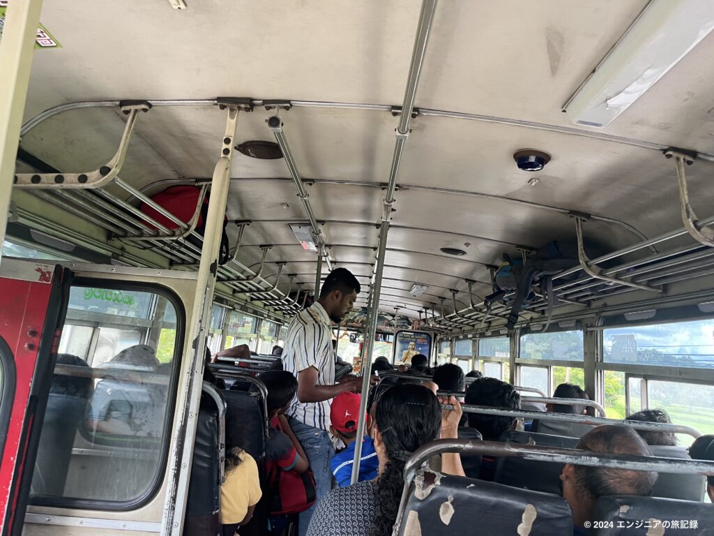 スリランカ　バス