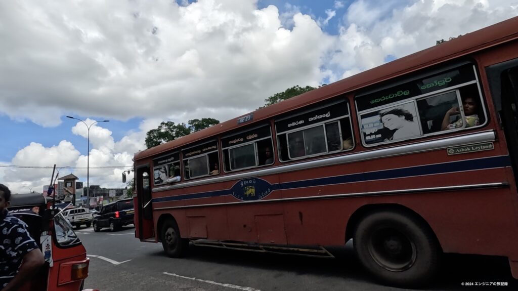 スリランカ　バス