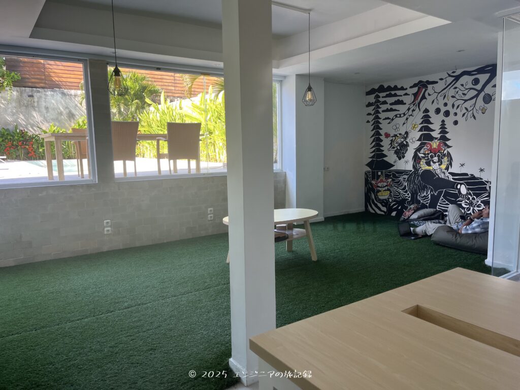 Bali Bustle - Coworking Bali and Coliving Space Baliの芝生スペース