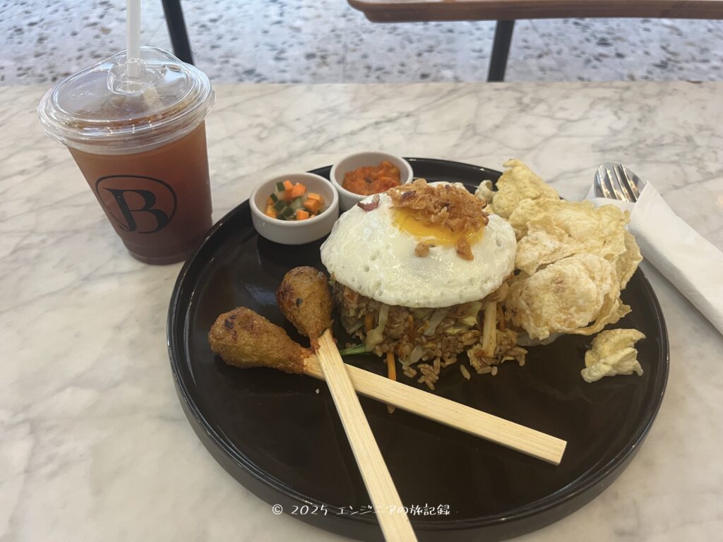 B Work Baliのカフェのナシゴレン