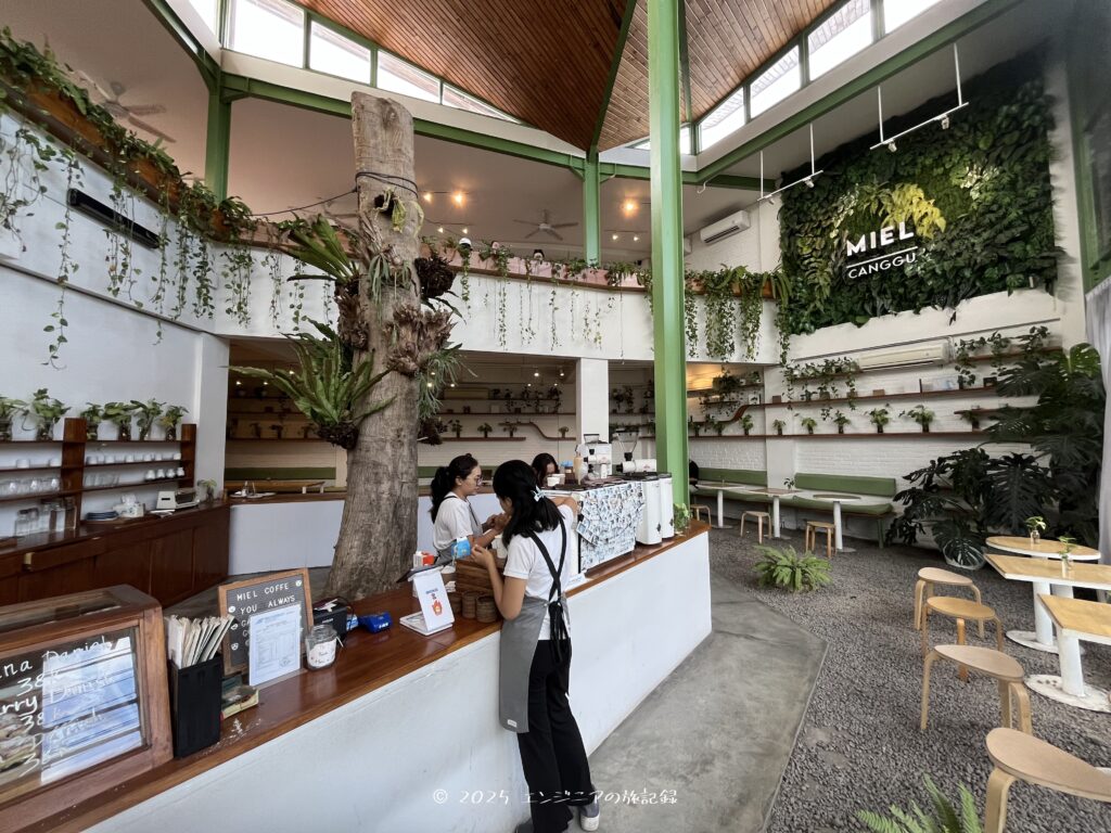 バリ島チャングーにあるMIEL SPECIALTY COFFEE CANGGUの写真