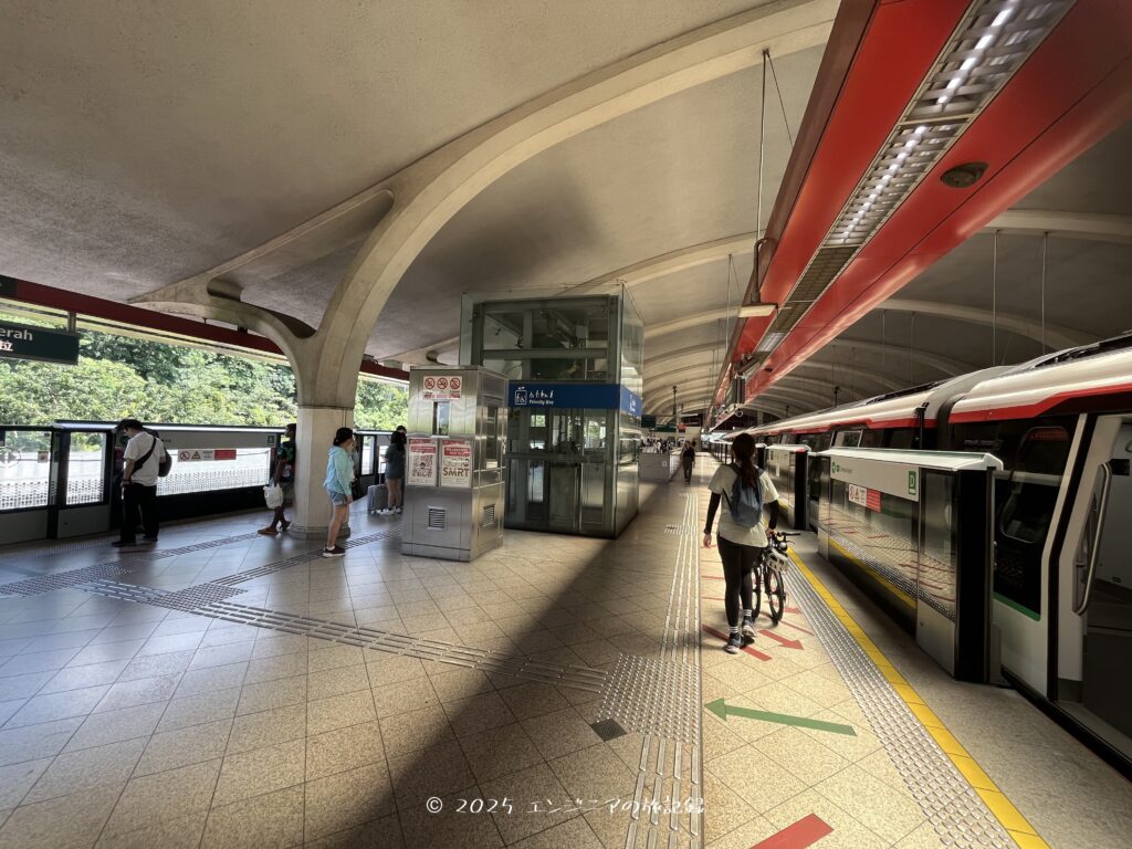 タナメラ駅のホーム
