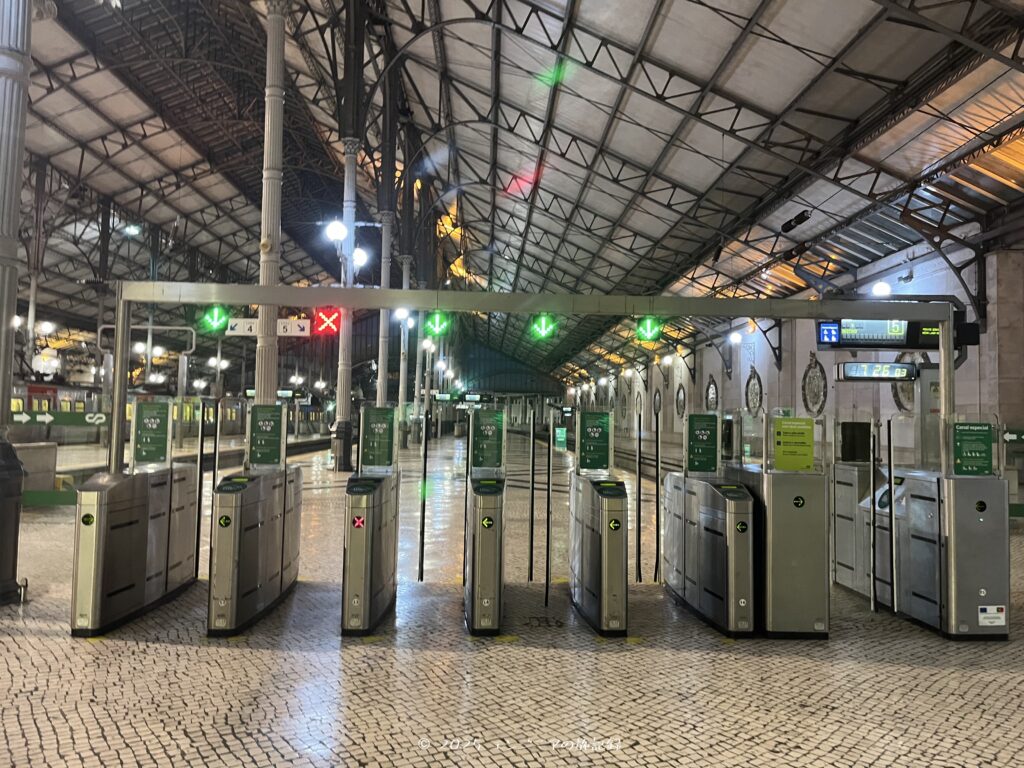 リスボンのロシオ駅の改札