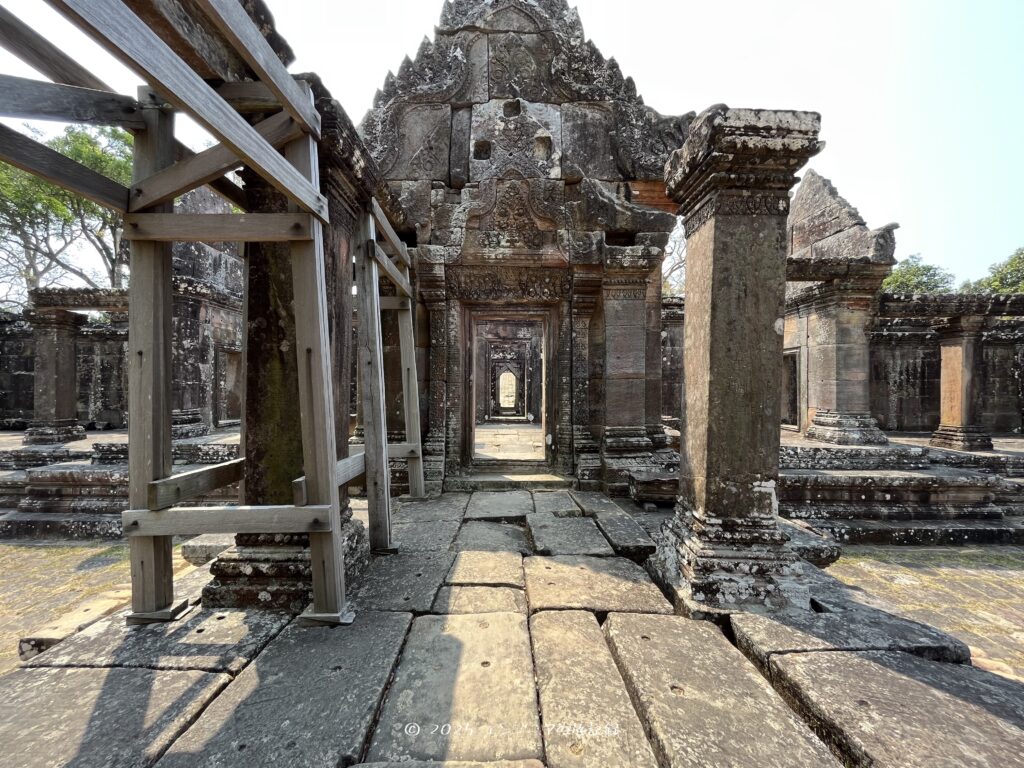 シェムリアップの郊外にある天空の寺院プレアヴィヒア寺院