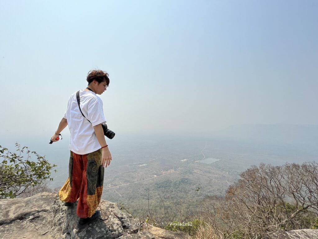 プレアヴィヒア寺院の本堂奥にある断崖のテラスからの絶景