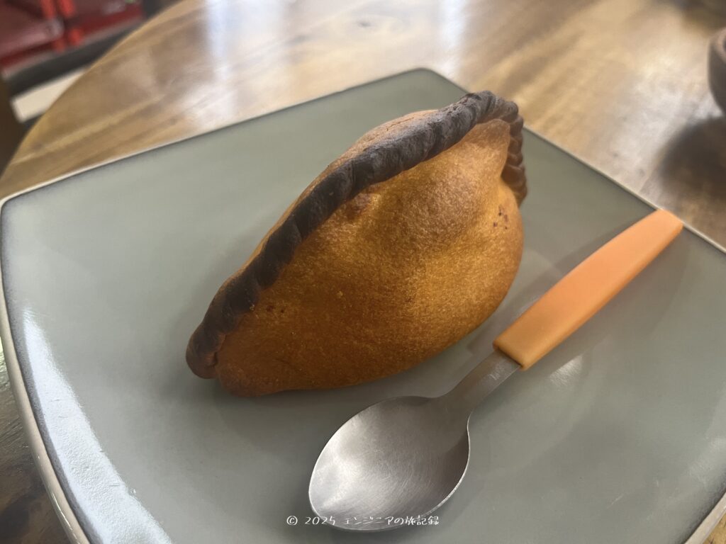 ウユニ市内で食べたサルテーニャ