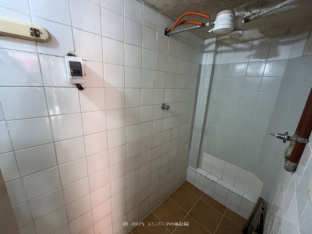 Hostal Avenidaのシャワールーム