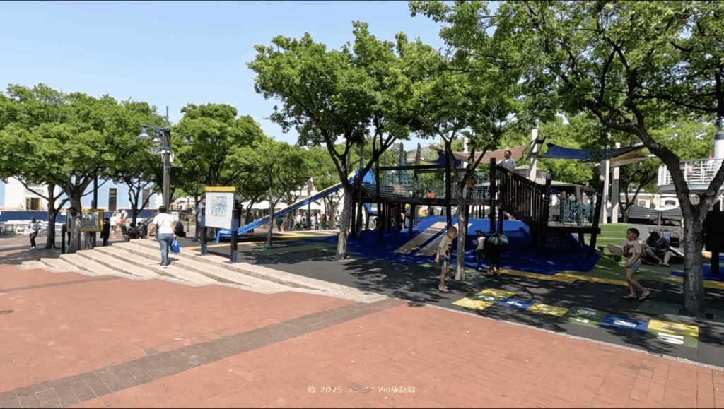 ケープタウンのV&Aウォーターフロントの公園の様子