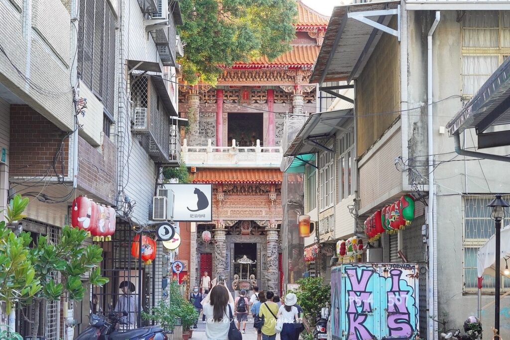 台南の神農街の通り