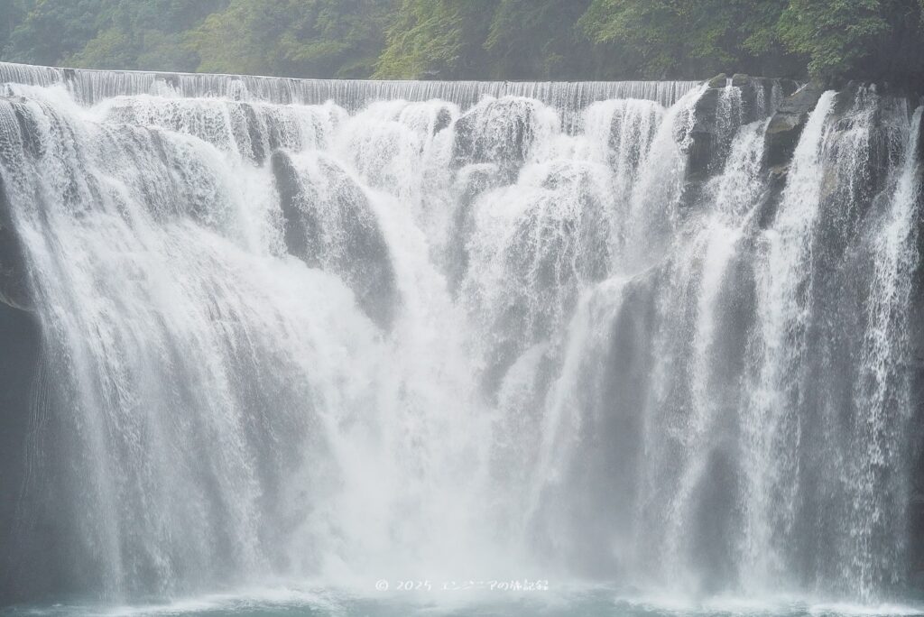 台湾の十分瀑布