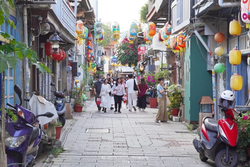 台南の神農街は雑貨屋さんやカフェが並ぶ