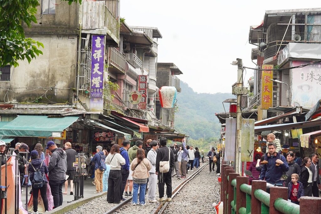 台湾の十分老街の様子