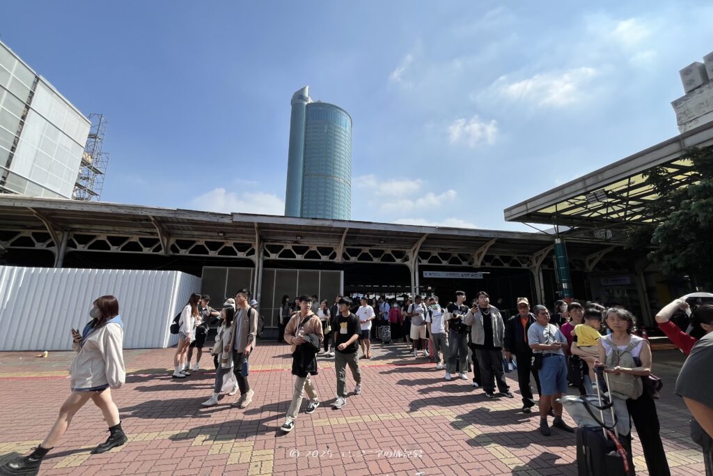 台南駅の改札を出た所