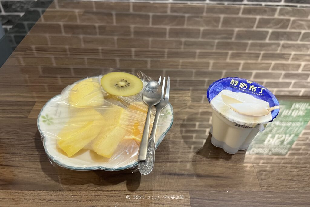 台南のQuiet Hostel - Minquan Innでいただいたフルーツ
