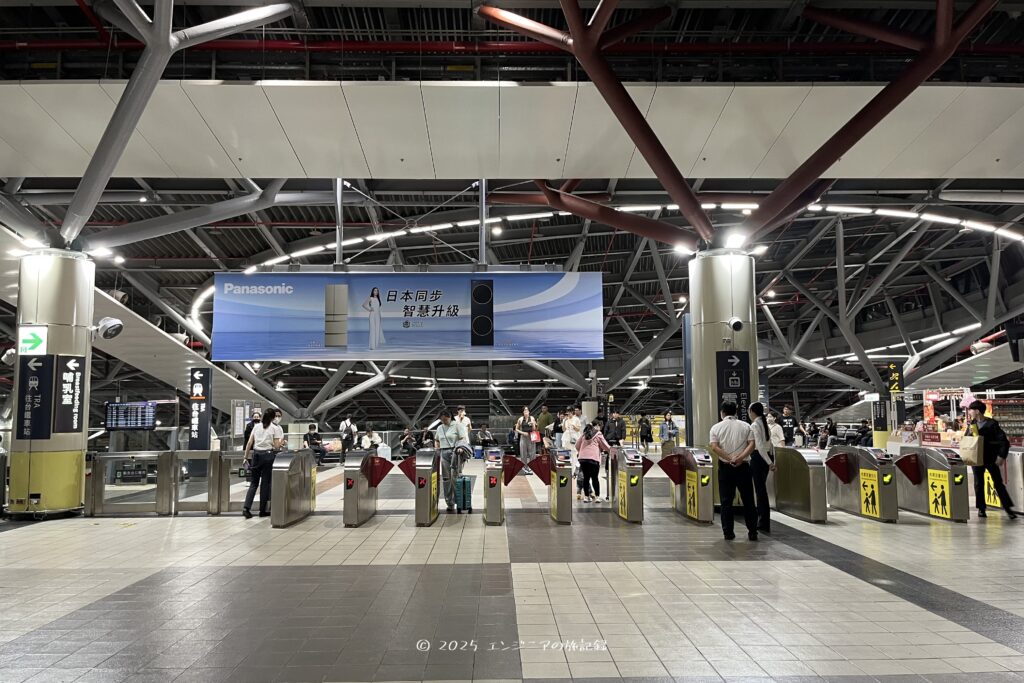 台南HSR駅の改札の様子