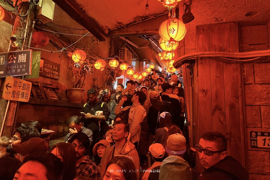 台湾の九分の混雑の様子