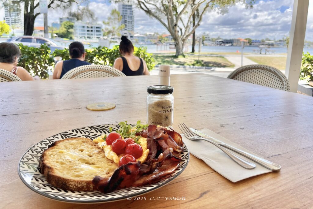 ゴールドコーストのBumbles CafeのBig Breakfast