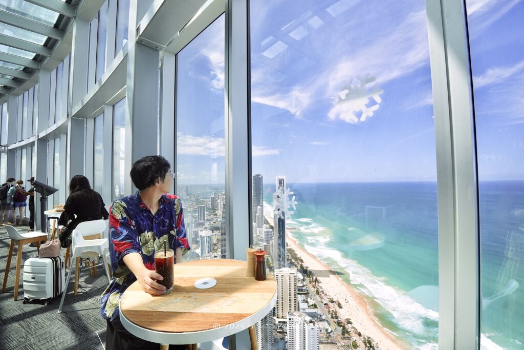 ゴールドコーストのQ1展望台のカフェの様子