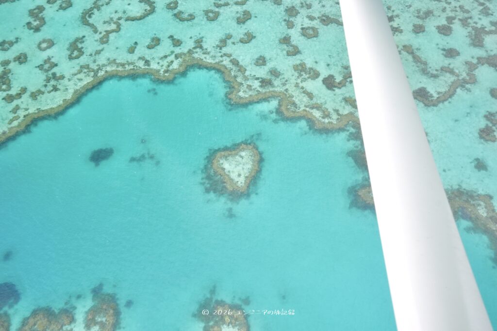 グレートバリアリーフに浮かぶハート型の珊瑚礁のハートリーフ