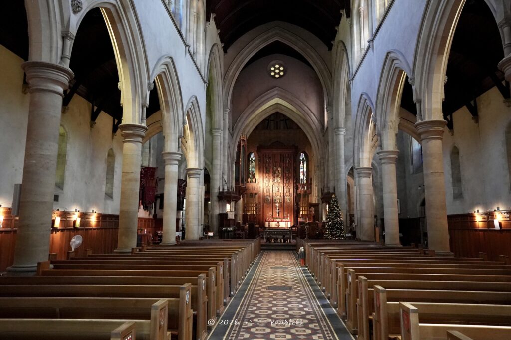 アデレードのセント・ピーターズ大聖堂の中の様子