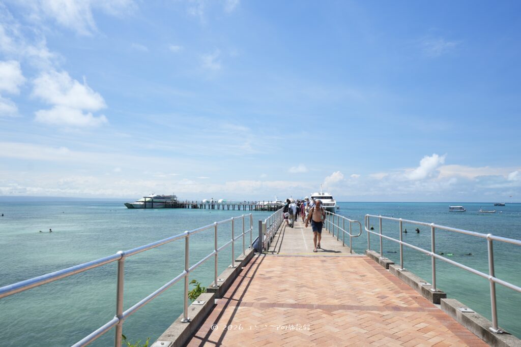ケアンズのグレートバリアリーフにあるグリーン島の桟橋の様子