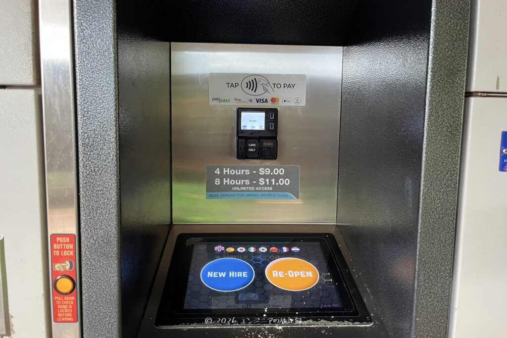 ケアンズのグレートバリアリーフにあるグリーン島にはロッカーはクレジットカード払いで4時間A$9かかります