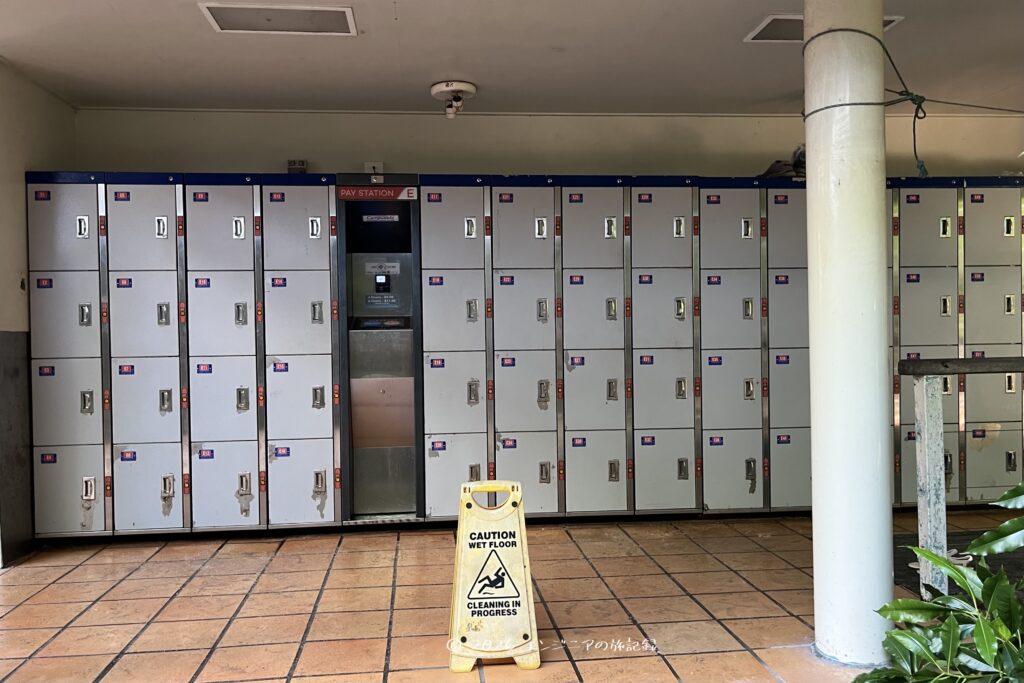 ケアンズのグレートバリアリーフにあるグリーン島にはロッカーもあります