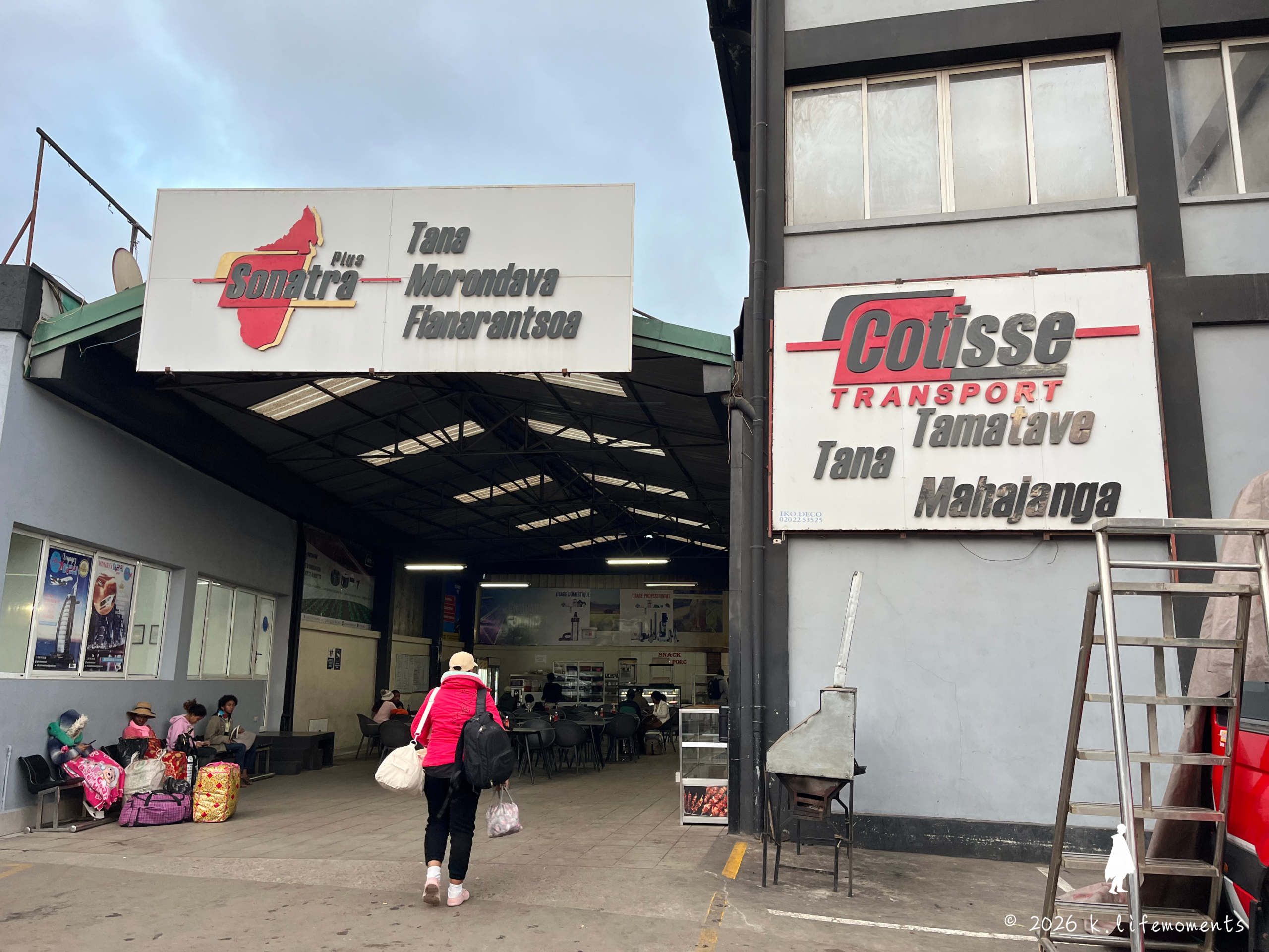 マダガスカルのアンタナナリボのcotisseバスターミナル