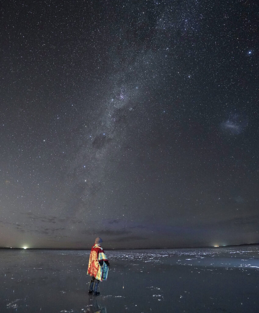ウユニ塩湖での星空撮影。三脚と予備バッテリーが必須