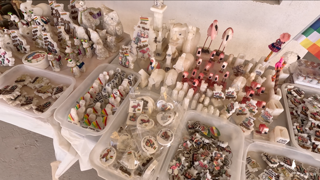 ウユニのコルチャニタウンで売られている塩でできた雑貨