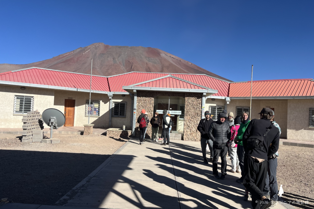 ウユニからアタカマへ向かうボリビア・チリ国境の出国手続き施設