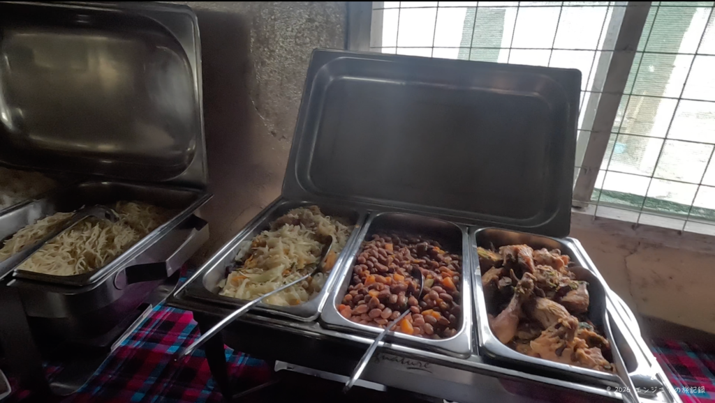 ケニア マサイマラ キャンプサイトでの食事