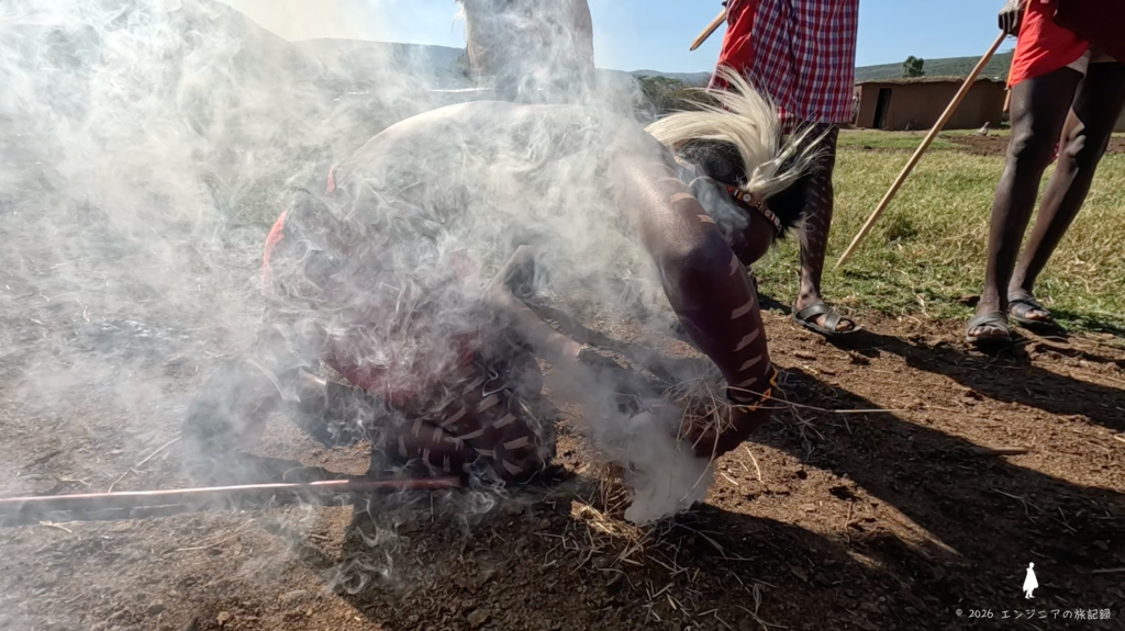 ケニア 火をおこすマサイ族
