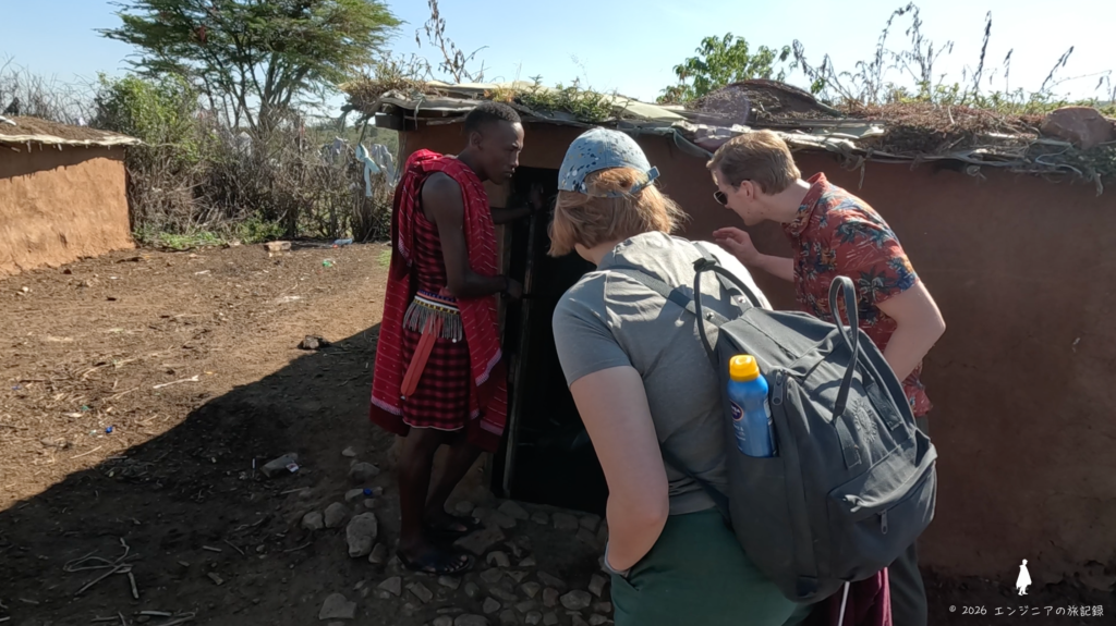ケニア 泥と牛糞で作られたマサイ族の家