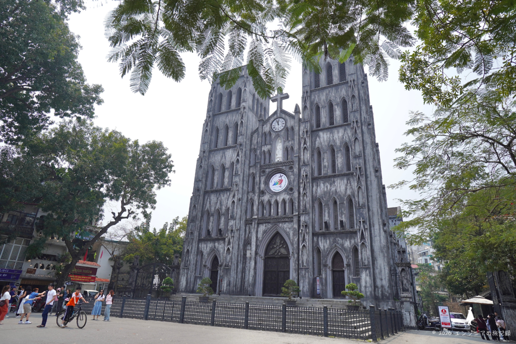 フランス植民地時代に建てられたハノイ大教会の荘厳な外観