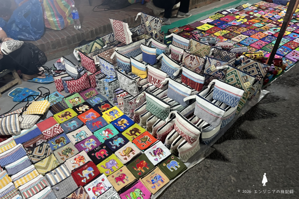 ルアンパバーンのナイトマーケットで売られているポーチや小物入れ