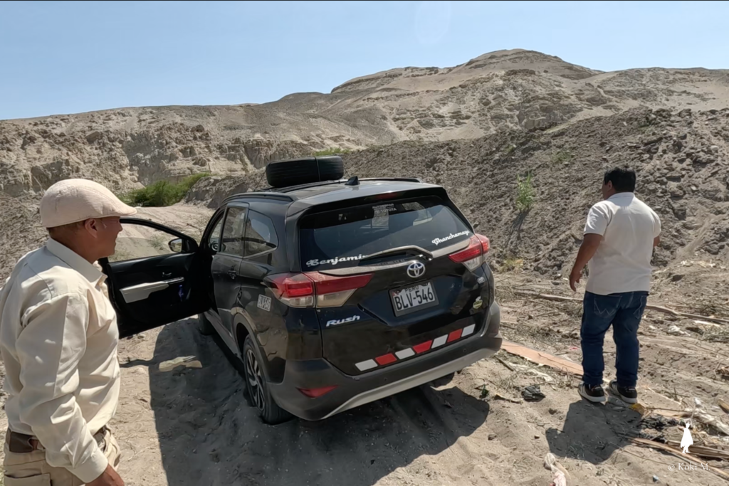 ドライバーも道が分からなく、悪路のため、車がスタックしてしまいました