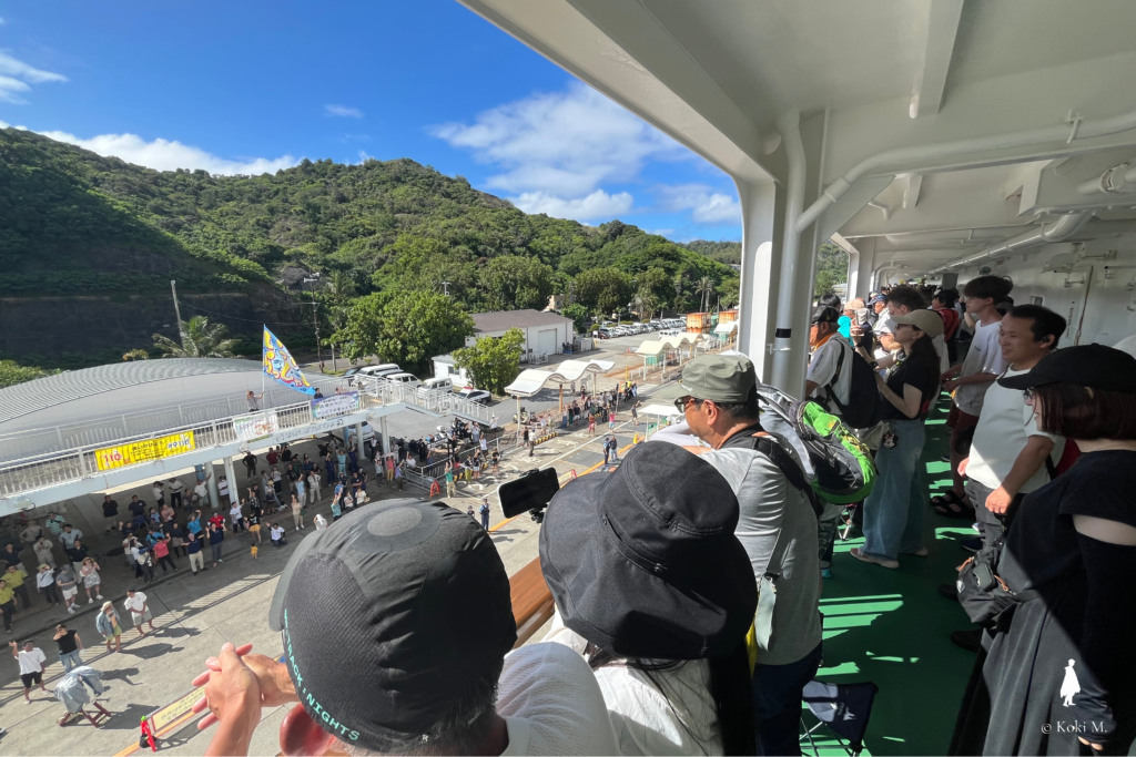おがさわら丸は東京の竹芝桟橋と父島の二見港を結ぶ定期船