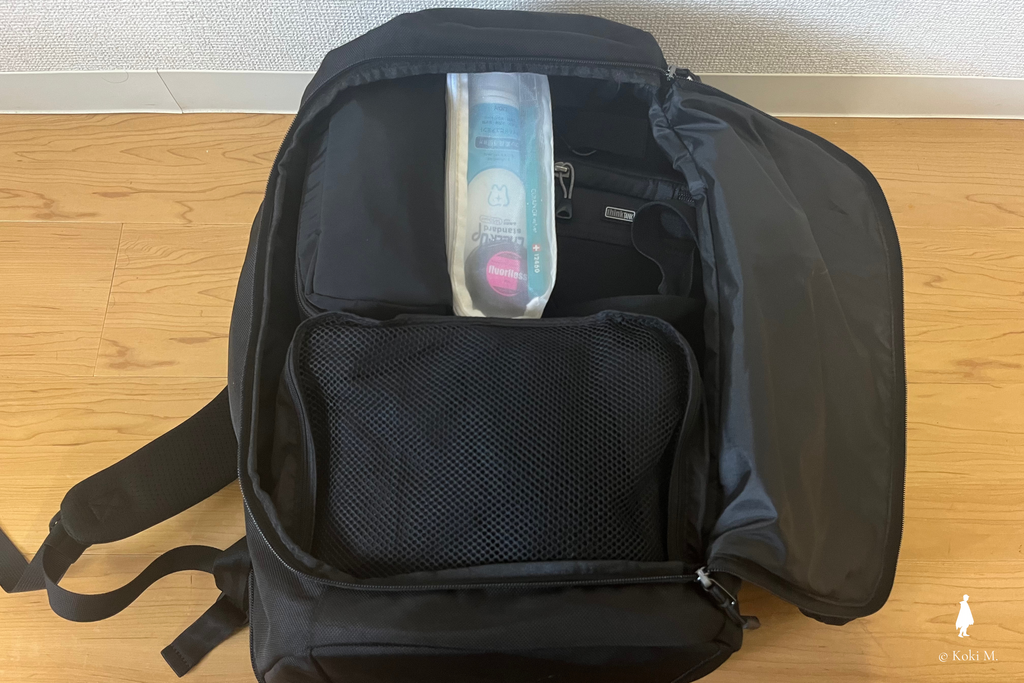 tomtoc Navigator-T66 40Lに旅行用品を収納した状態
